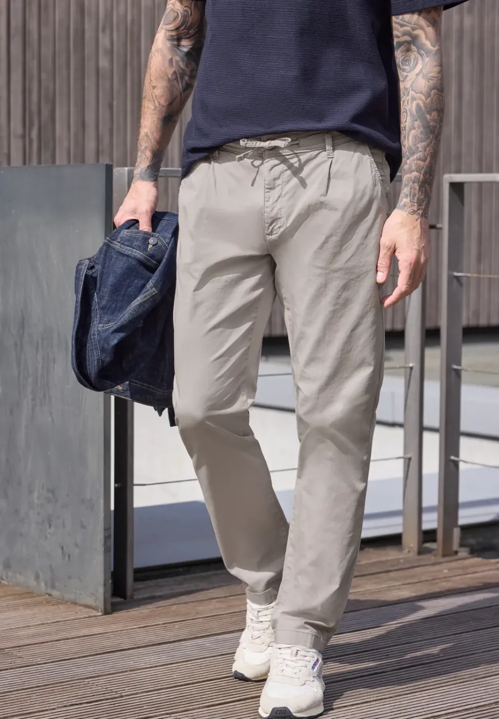 Straight Legs chino's in een lichtgewicht stof