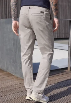 Straight Legs chino's in een lichtgewicht stof
