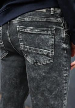 Straight Legs jeans