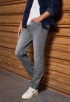 Straight Legs jeans