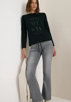 Sweater met borduursel