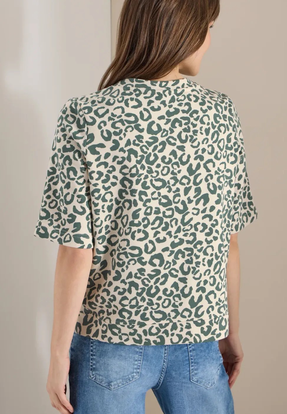 Sweater met korte mouwen en leoprint