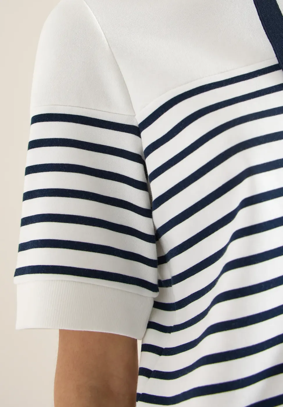 Sweater met korte mouwen, capuchon en strepen