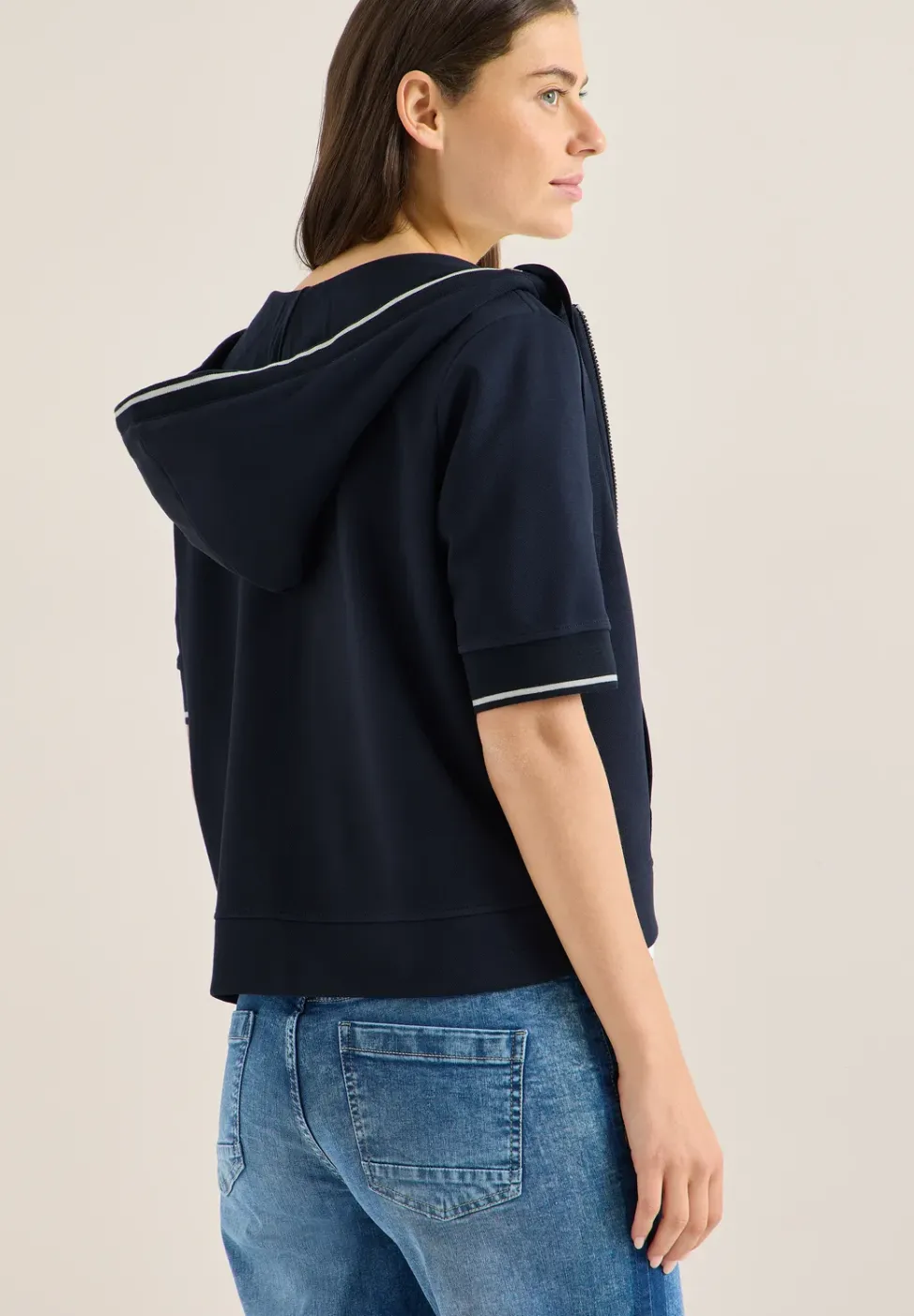 Sweaterjack met korte mouwen en capuchon