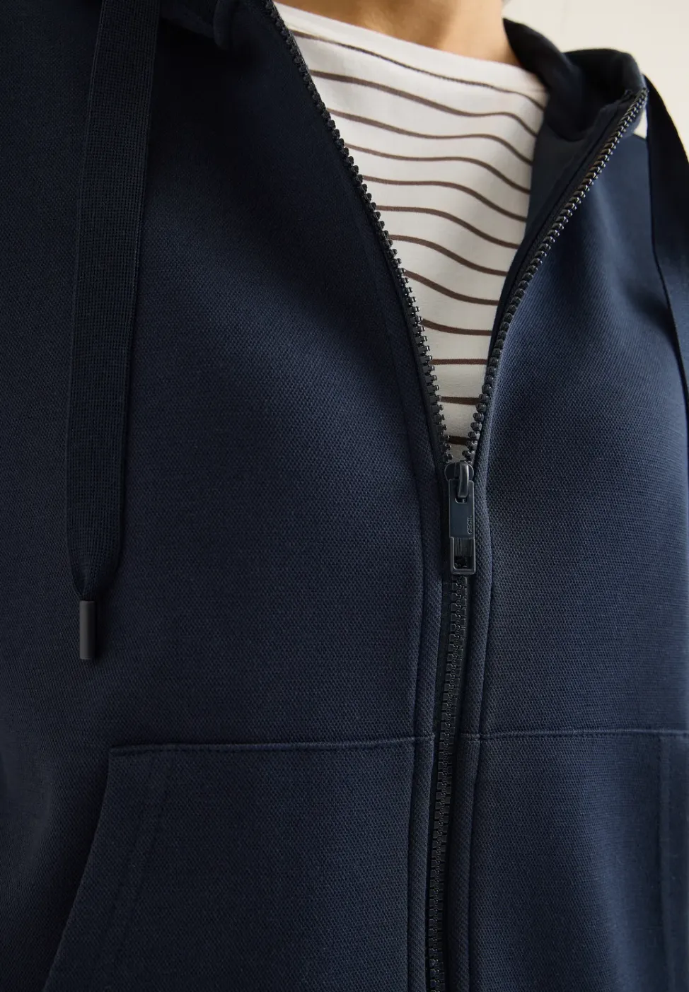 Sweaterjack met korte mouwen en capuchon