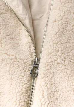 Teddy jas met details