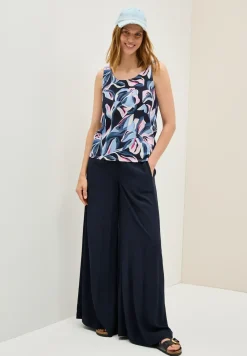 Top met gesmokte details