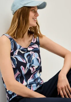 Top met gesmokte details