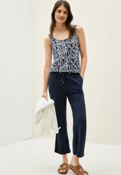 Top met gesmokte details