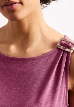 Top met ronde hals en schouderdetails