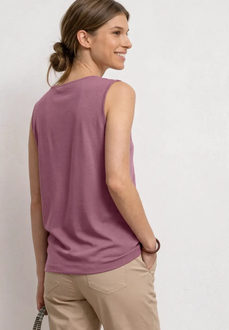 Top met ronde hals en uitgesneden detail