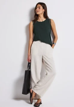 Top met gehaakte details