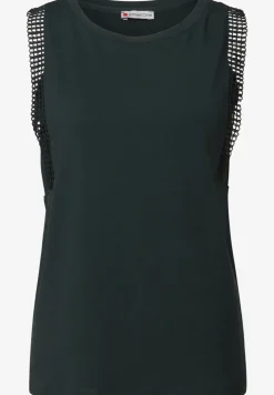 Top met gehaakte details