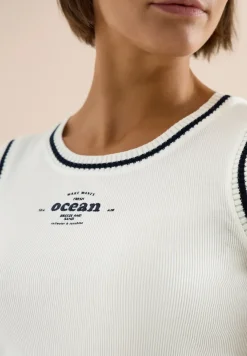 Top met ronde hals en contrasterende details