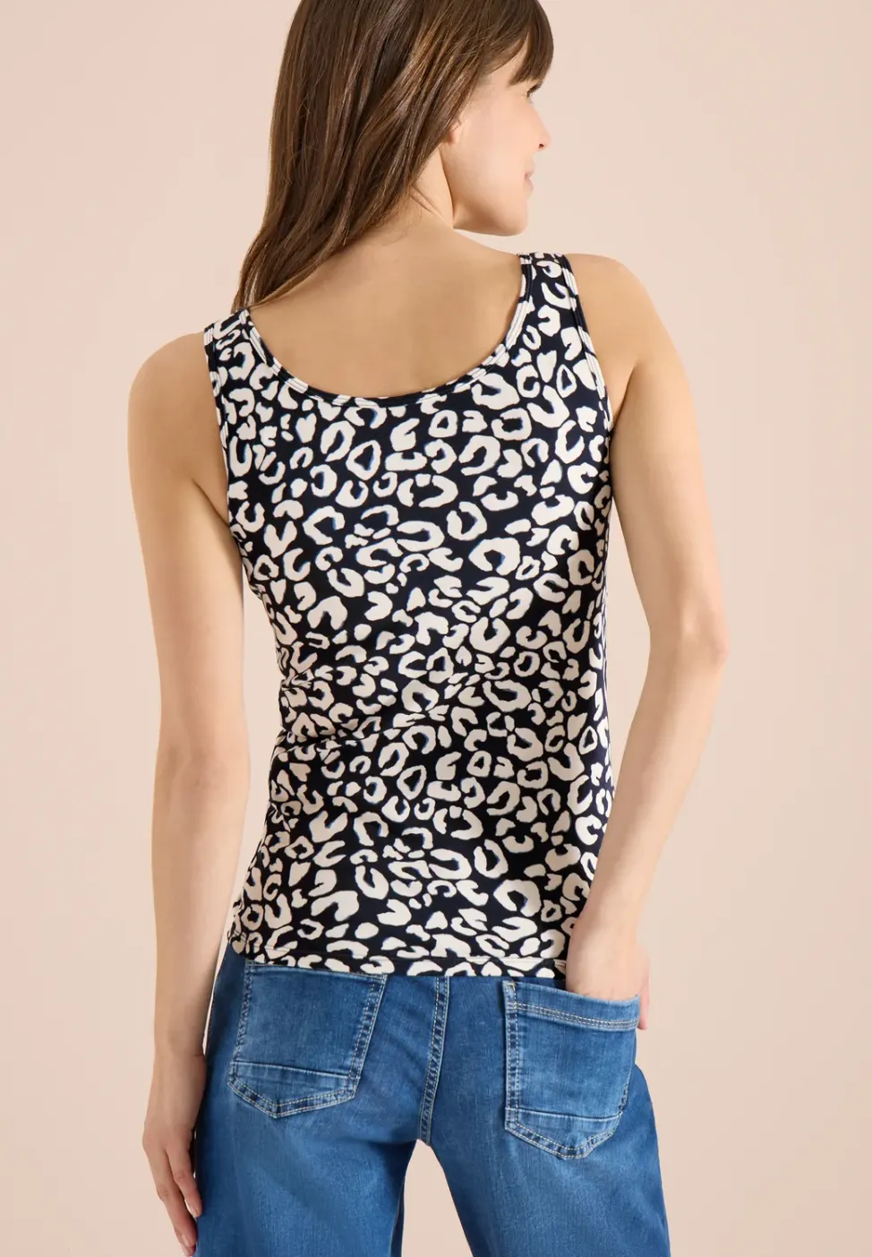 Top met ronde hals en leopatroon