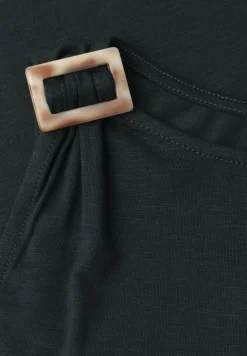 Top met ronde hals en schouderdetails