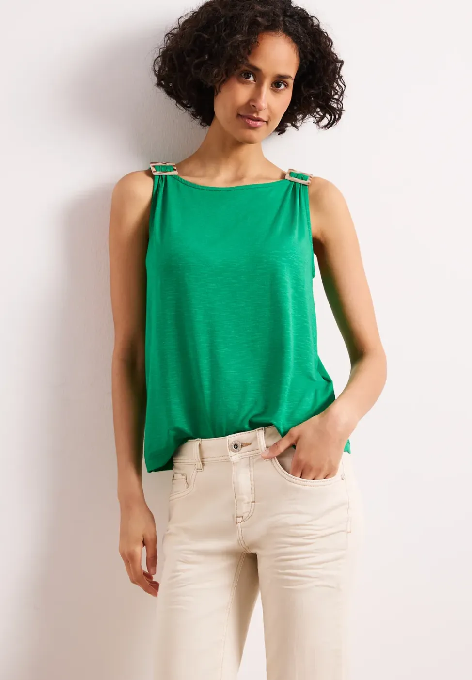 Top met ronde hals en schouderdetails