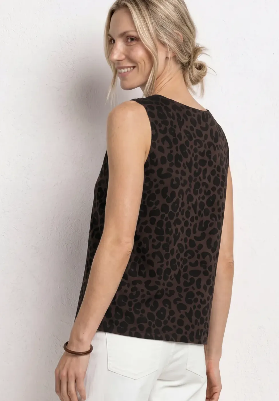 Top met ronde hals en schouderdetails