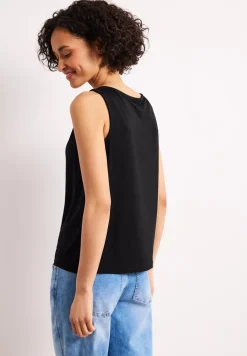 Top met ronde hals en schouderdetails