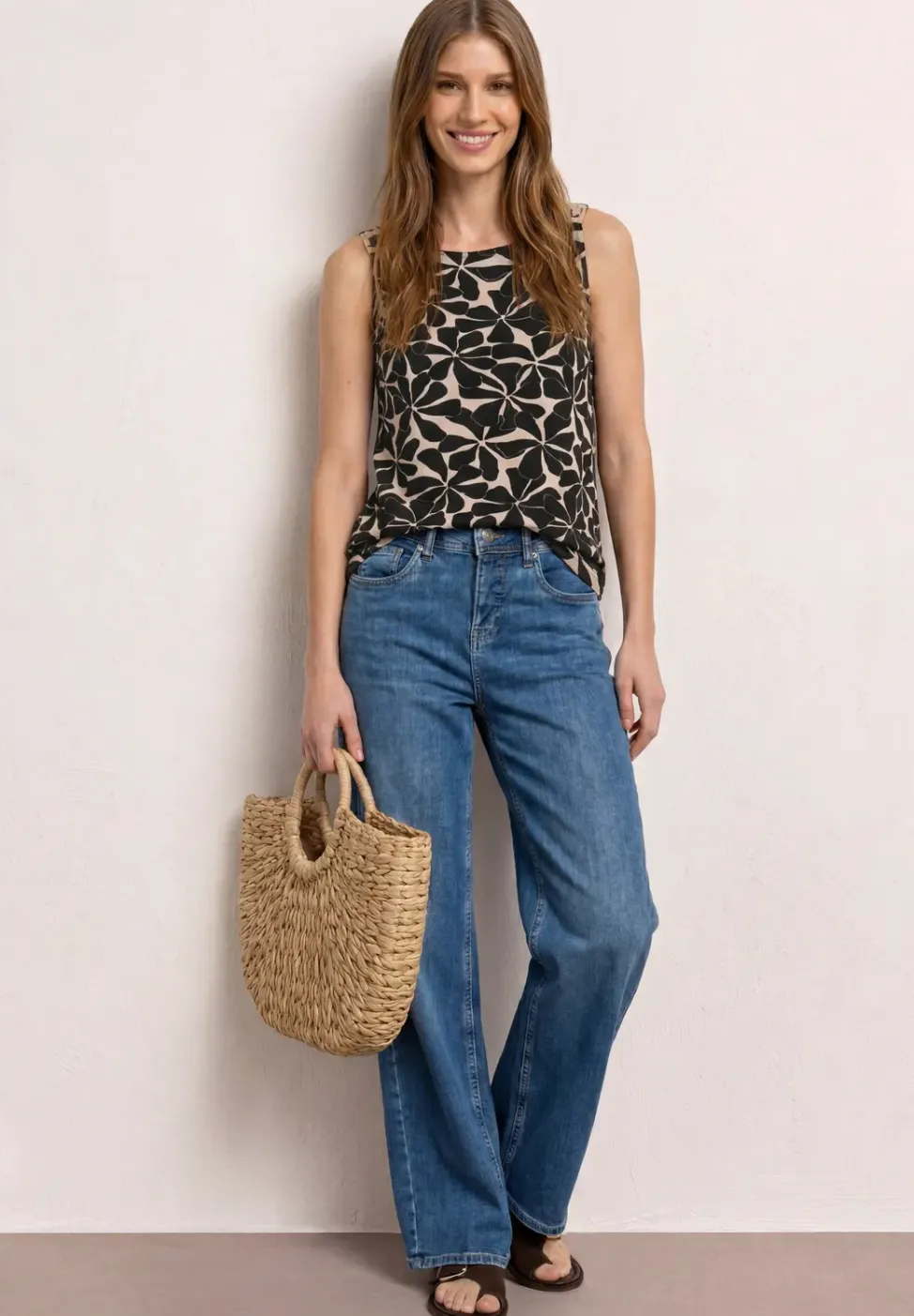 Top met ronde hals en schouderdetails