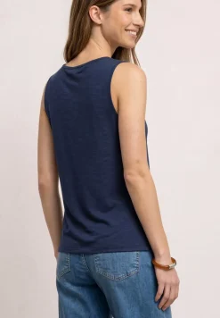Top met ronde hals en schouderdetails