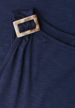 Top met ronde hals en schouderdetails