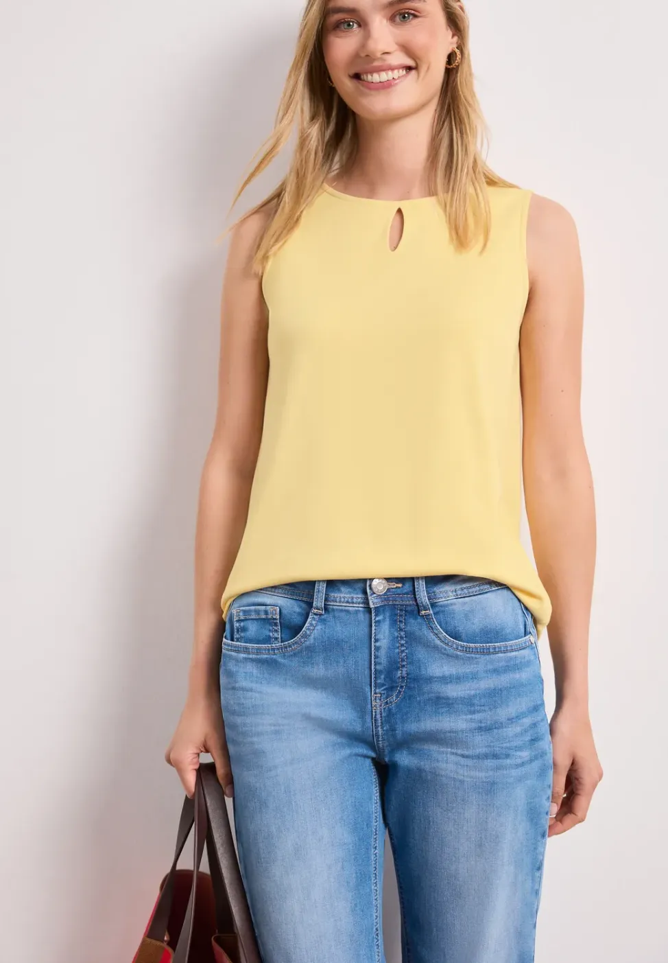 Top met ronde hals en uitgesneden detail
