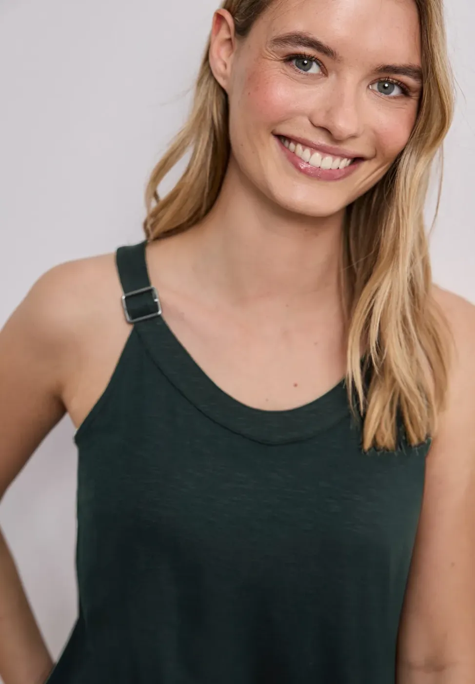 Top met V-hals en decoratief detail