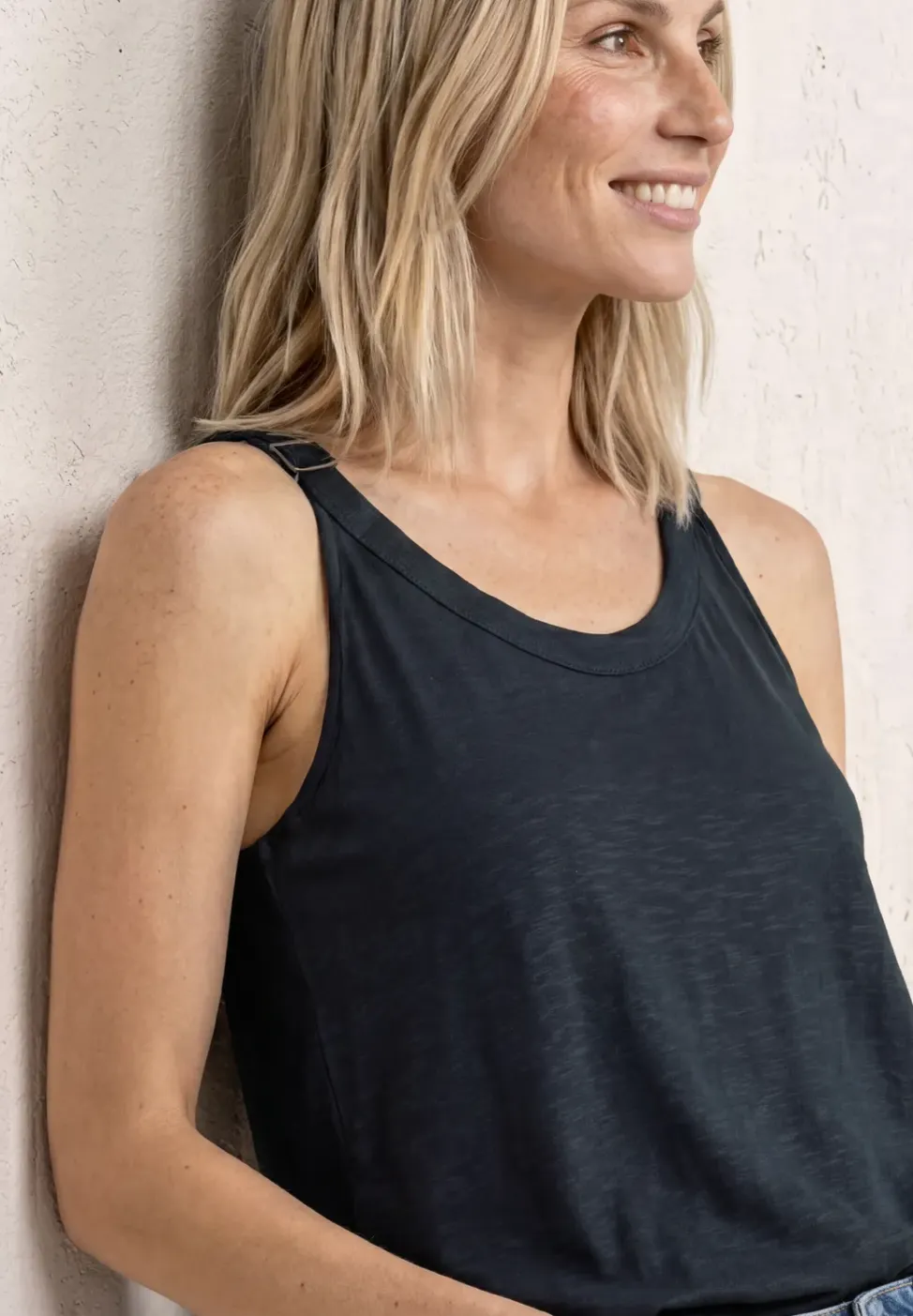 Top met V-hals en decoratief detail