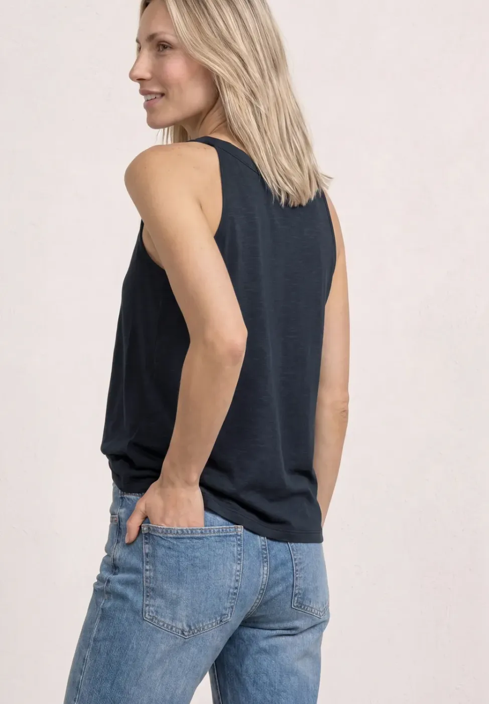 Top met V-hals en decoratief detail