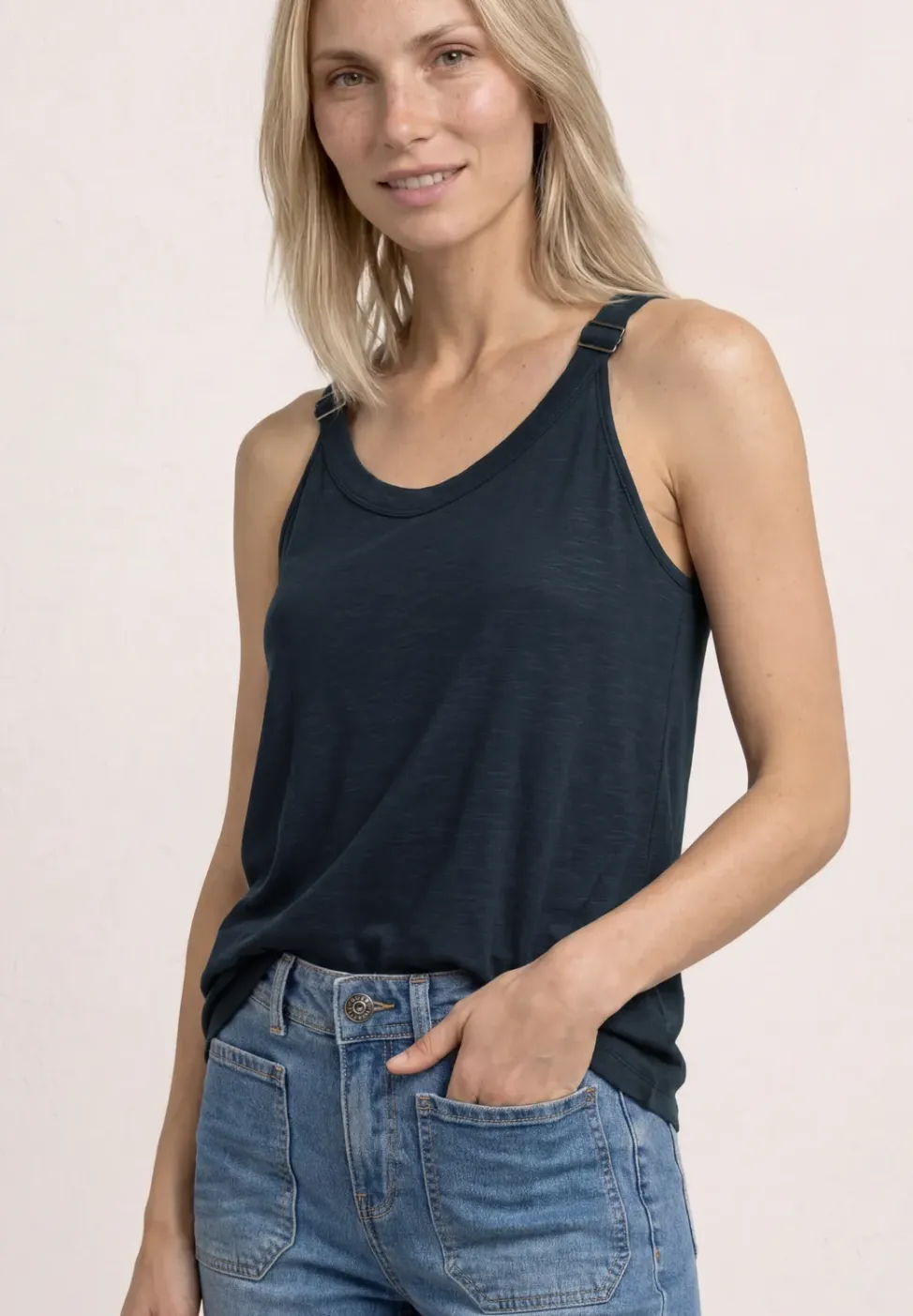 Top met V-hals en decoratief detail