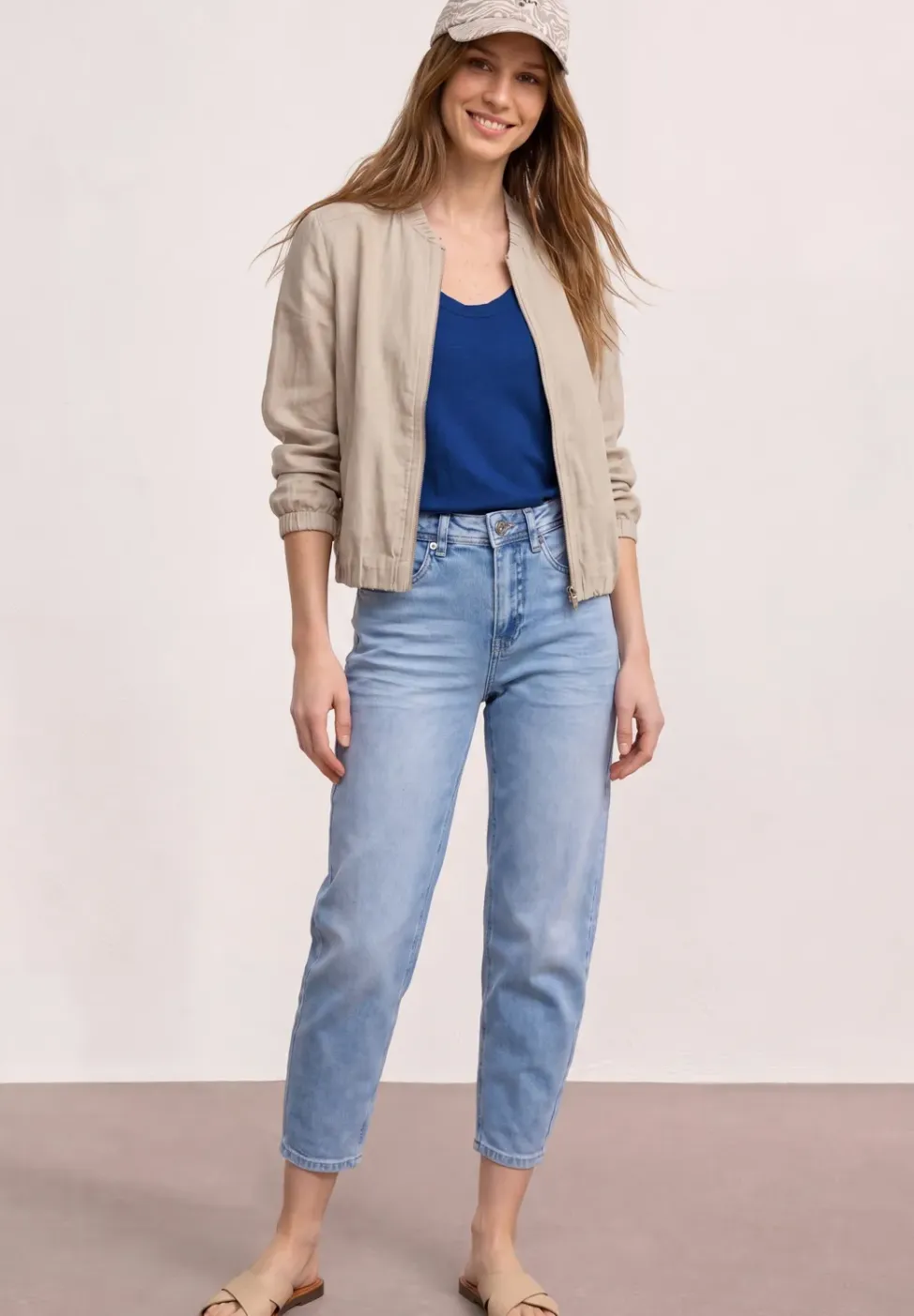 Top met V-hals en decoratief detail
