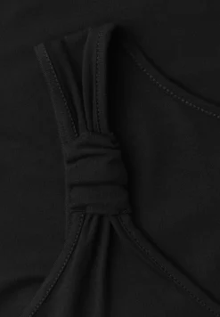 Top met V-hals en knoopdetail
