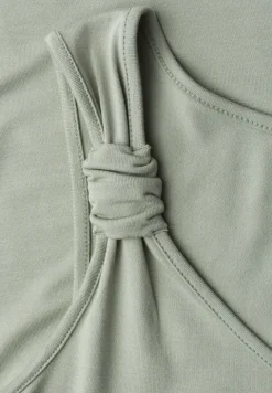 Top met V-hals en knoopdetail
