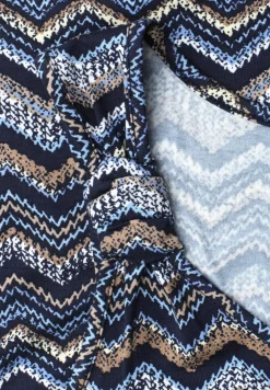 Top met V-hals en knoopdetail
