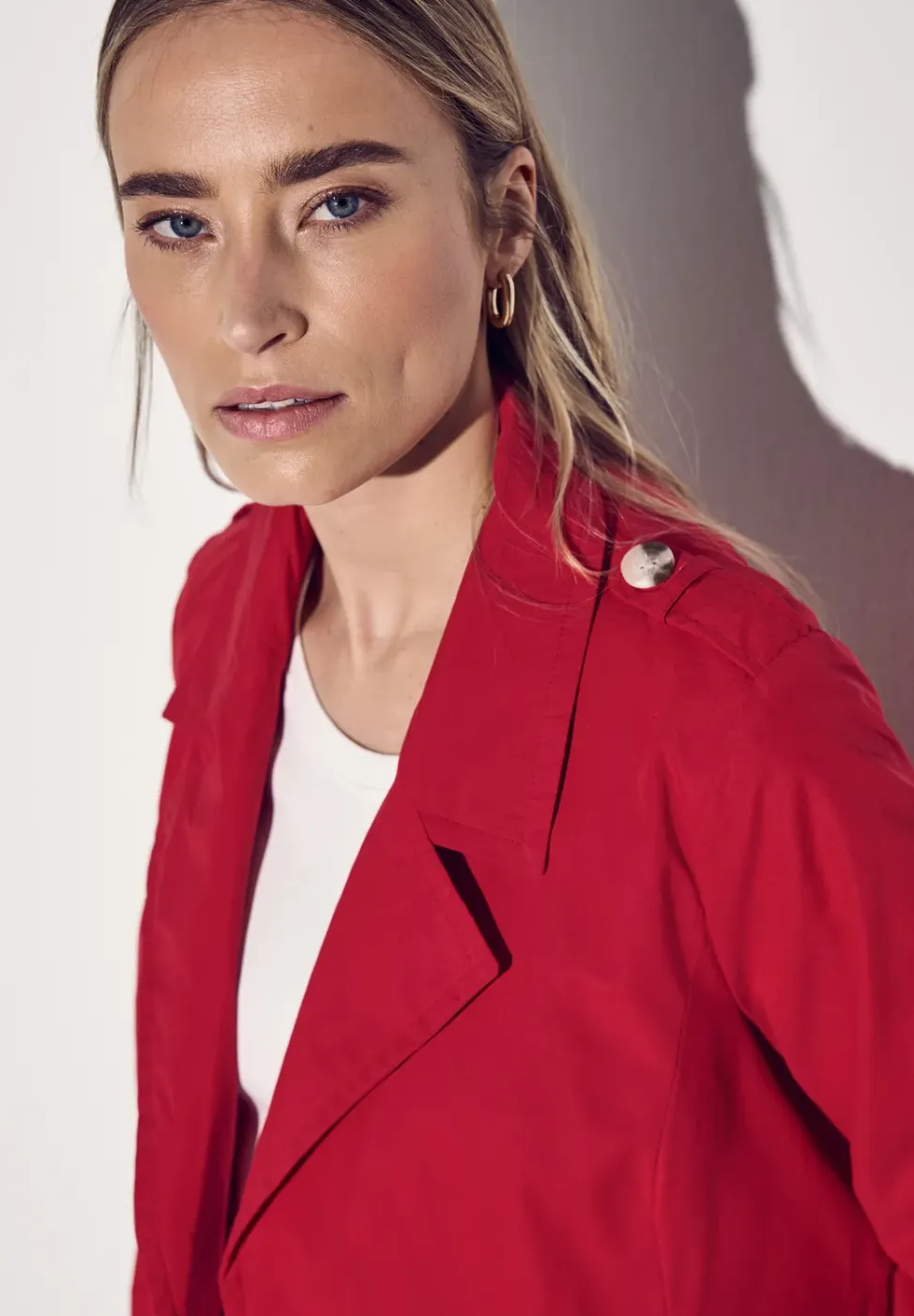 Trenchcoat met twee rijen knopen