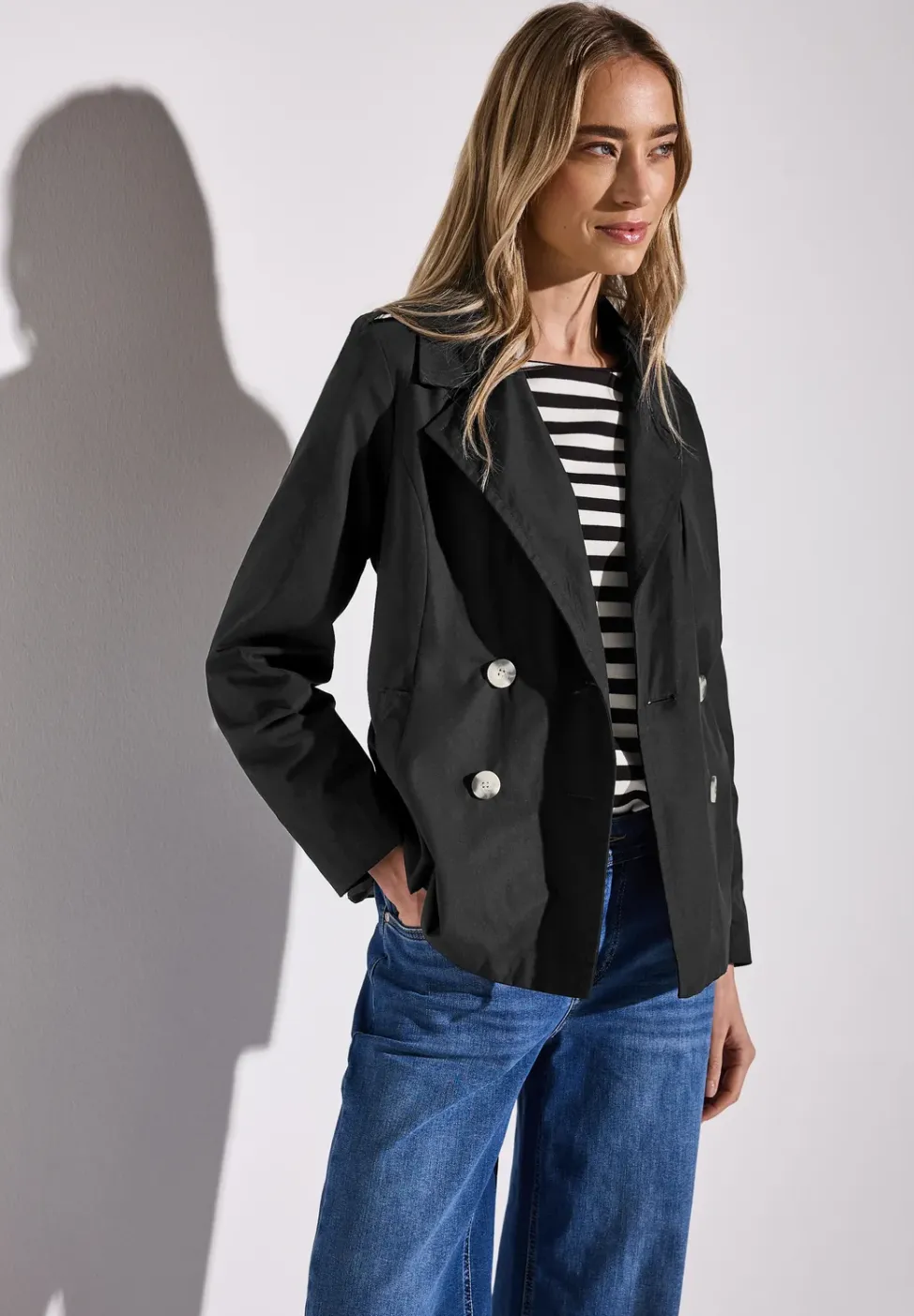 Trenchcoat met twee rijen knopen