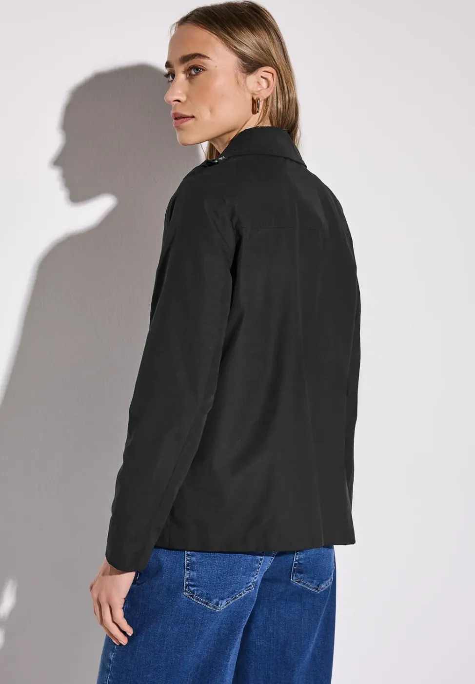 Trenchcoat met twee rijen knopen