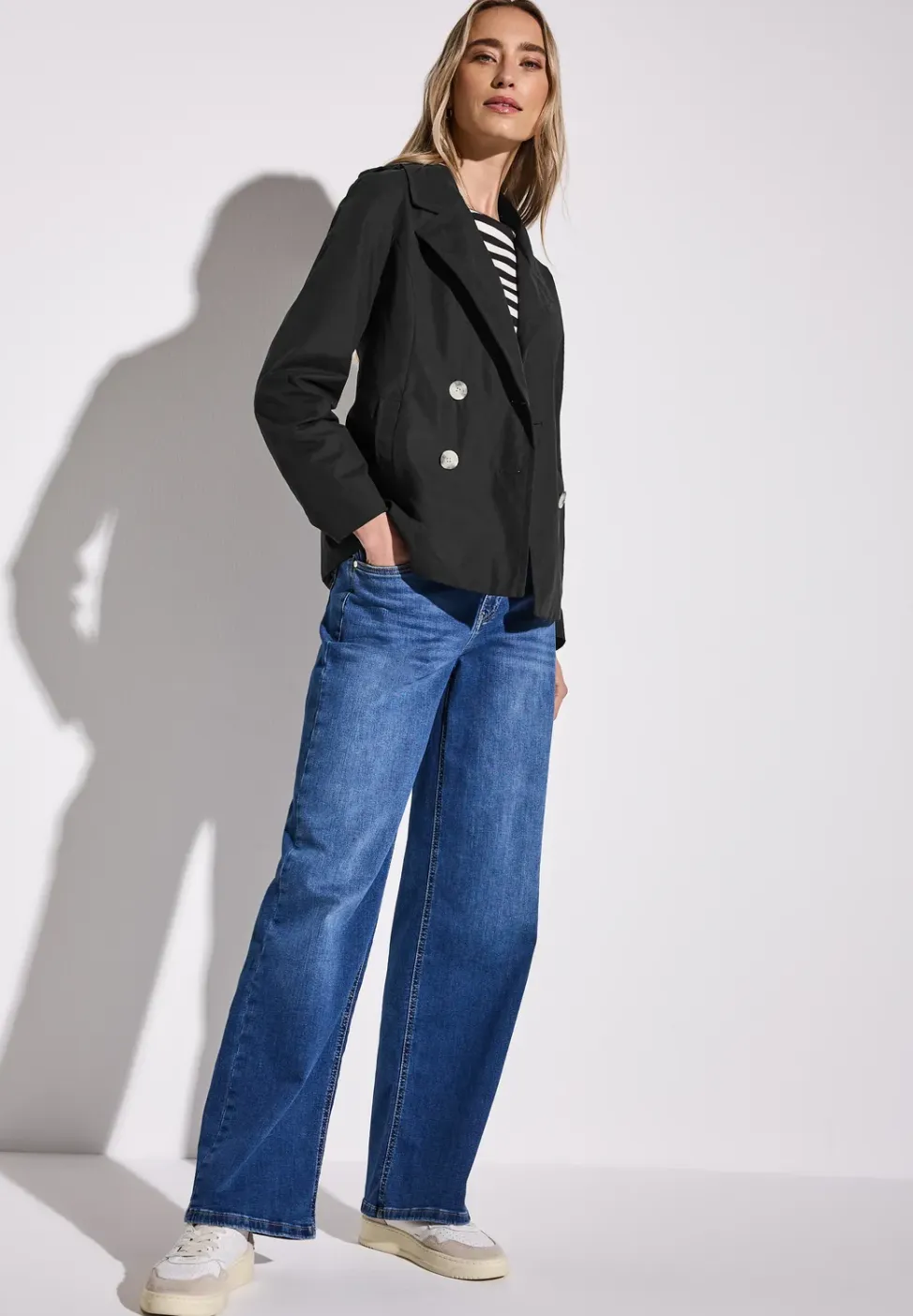 Trenchcoat met twee rijen knopen