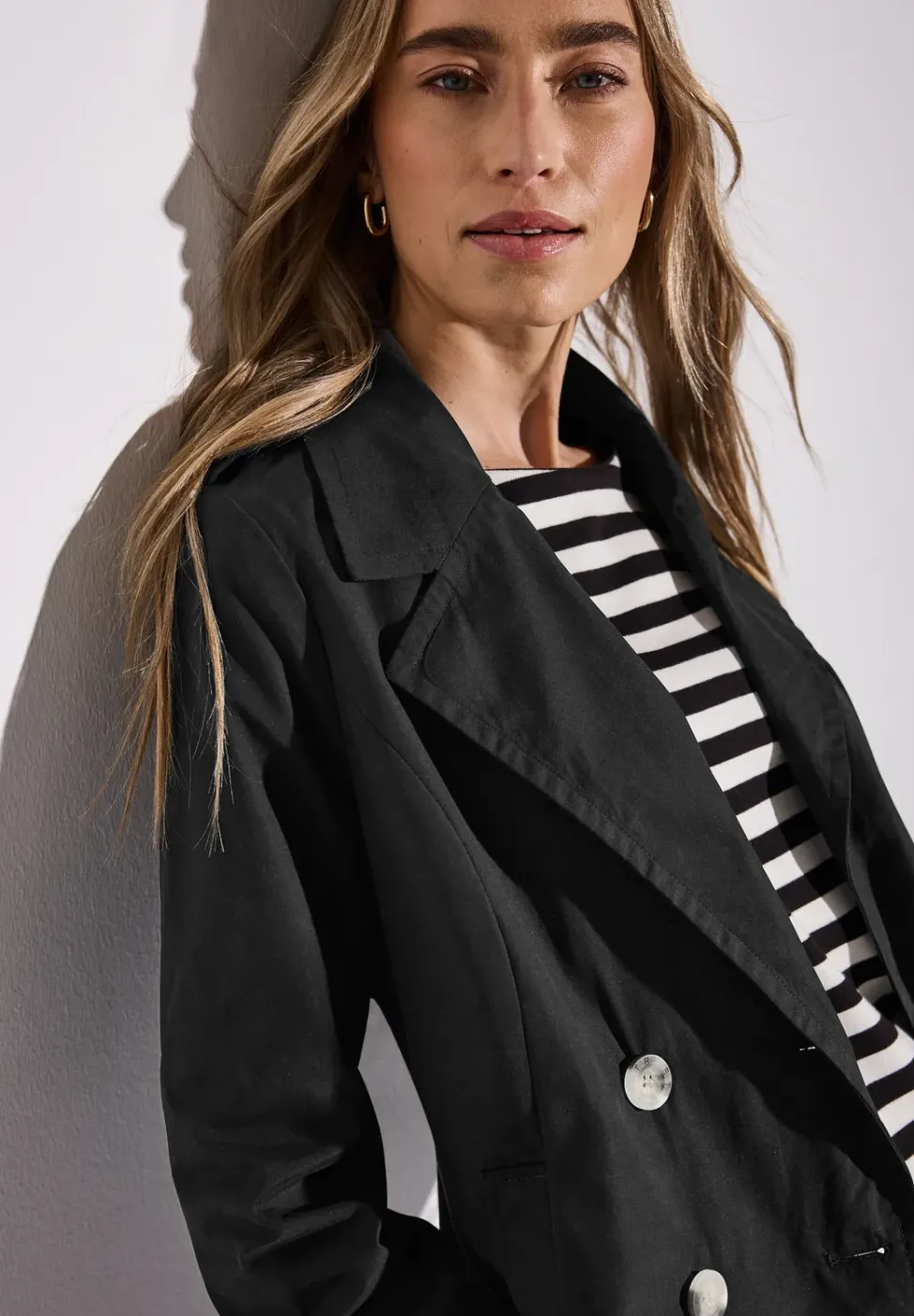 Trenchcoat met twee rijen knopen
