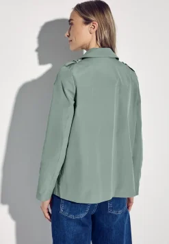 Trenchcoat met twee rijen knopen