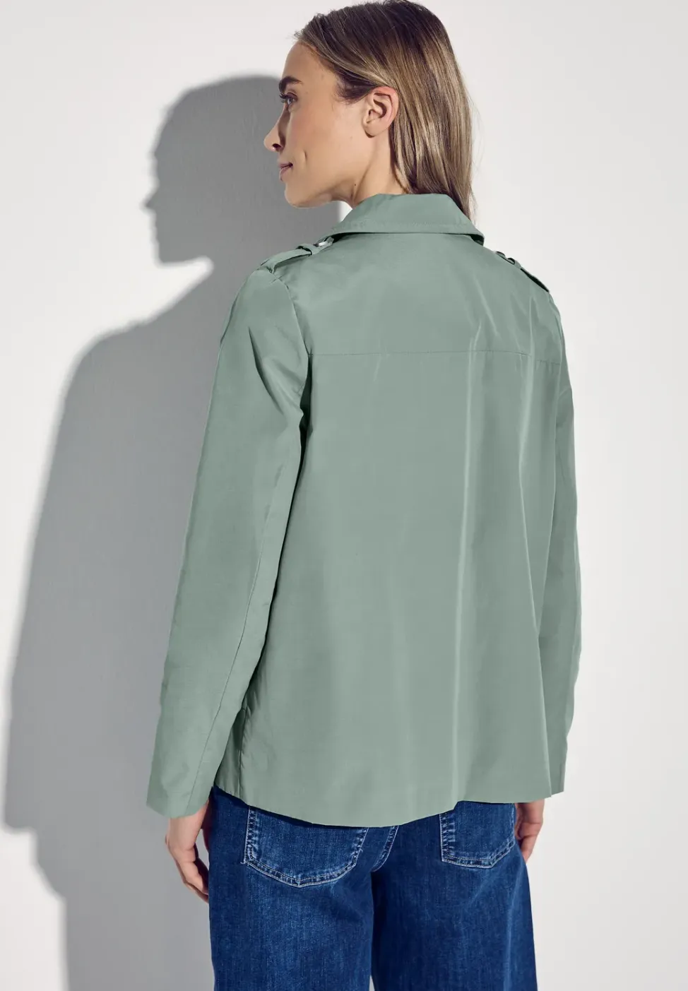 Trenchcoat met twee rijen knopen