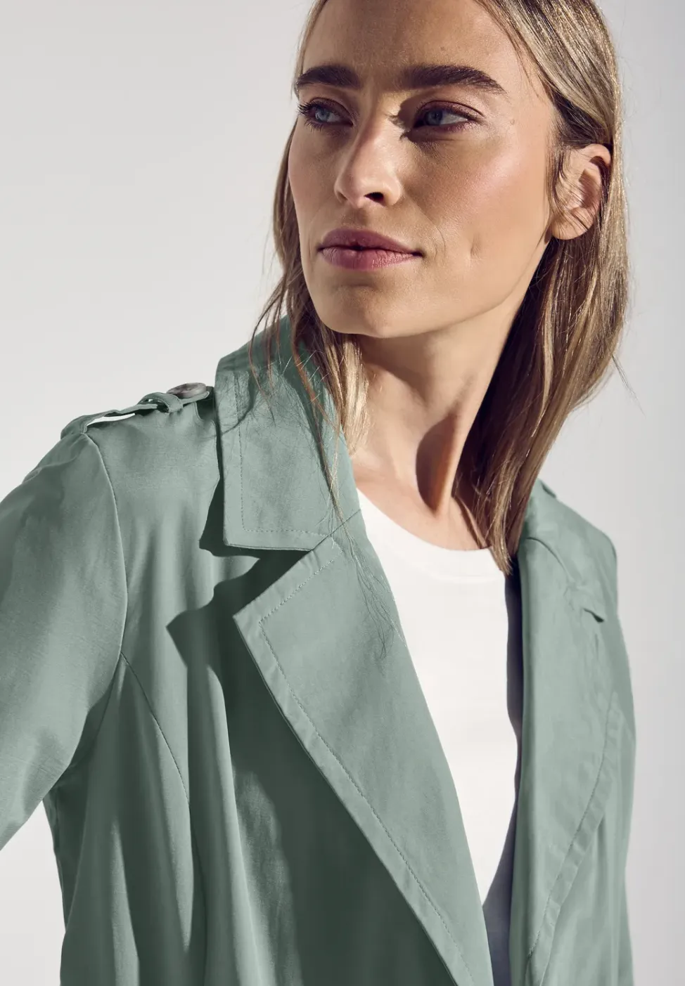 Trenchcoat met twee rijen knopen