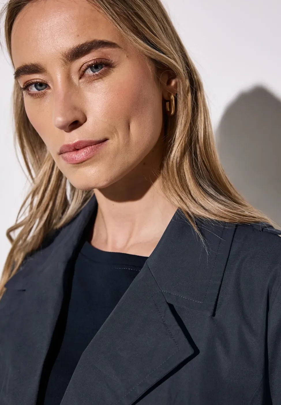Trenchcoat met twee rijen knopen