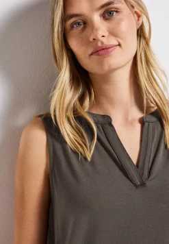 Tricot top met gespleten hals