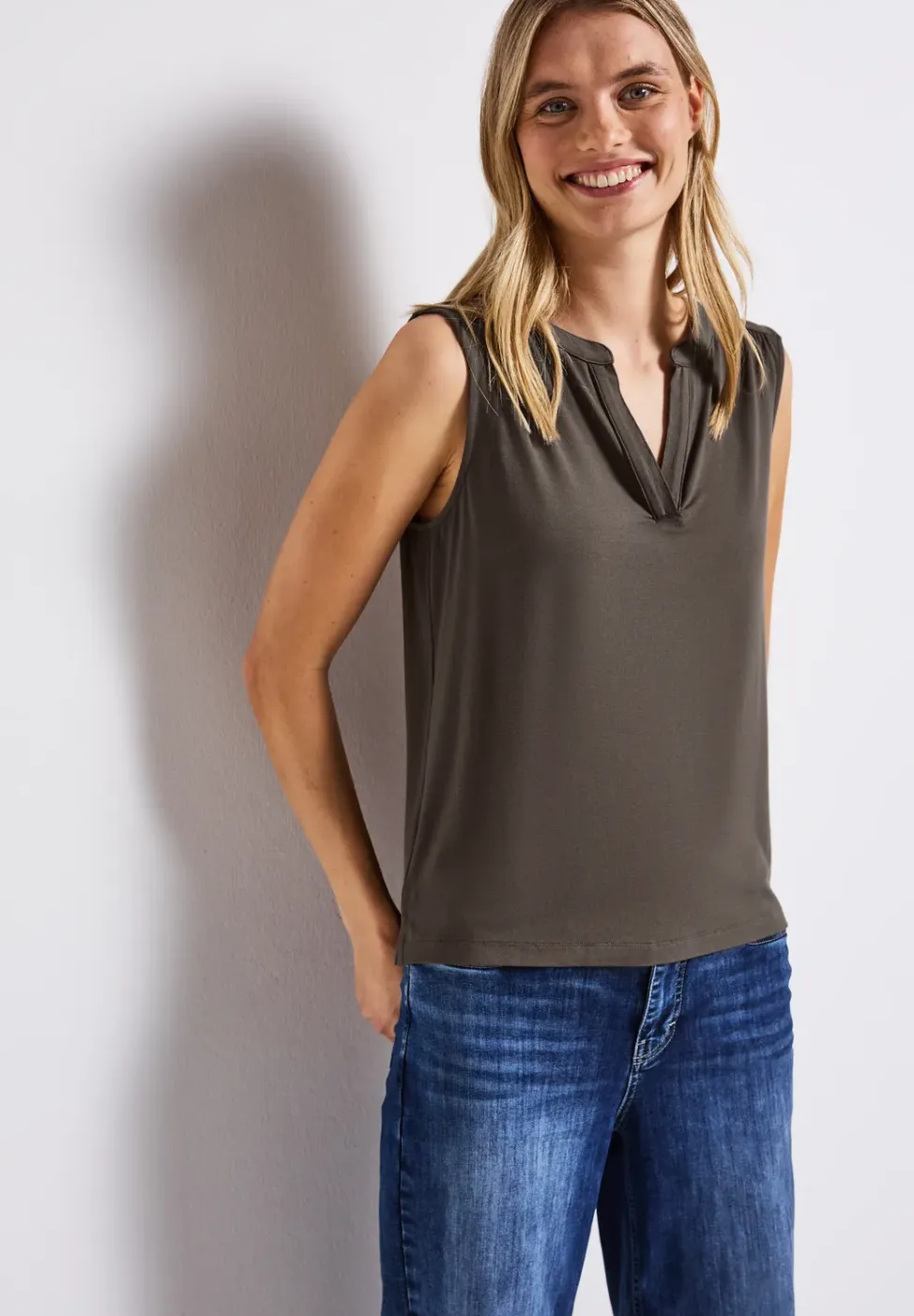 Tricot top met gespleten hals