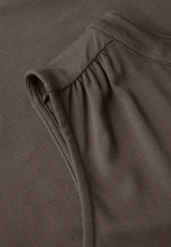 Tricot top met gespleten hals