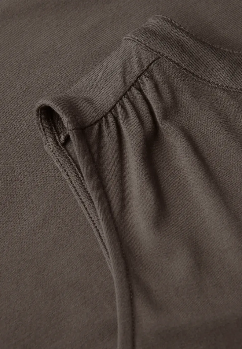 Tricot top met gespleten hals