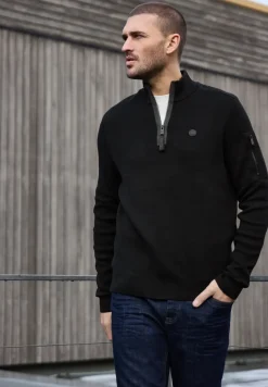 Trui met troyerkraag