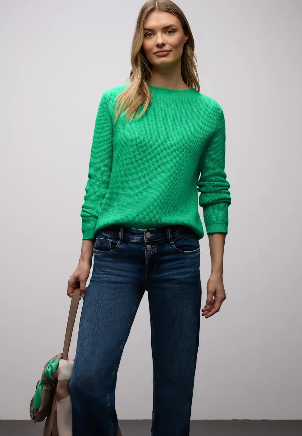 Trui met knoopdetail